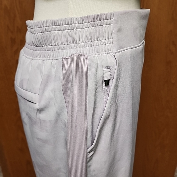 Athleta, NWT, Brooklyn Lined Camo Lux Joggers, Shasta Purple, Size 4 - Picture 7 of 16